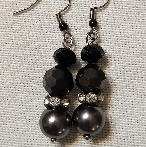 Hand Crafted Elegant Black Gray and Silver Beaded Necklace and Earring Set - Picture 2 of 5